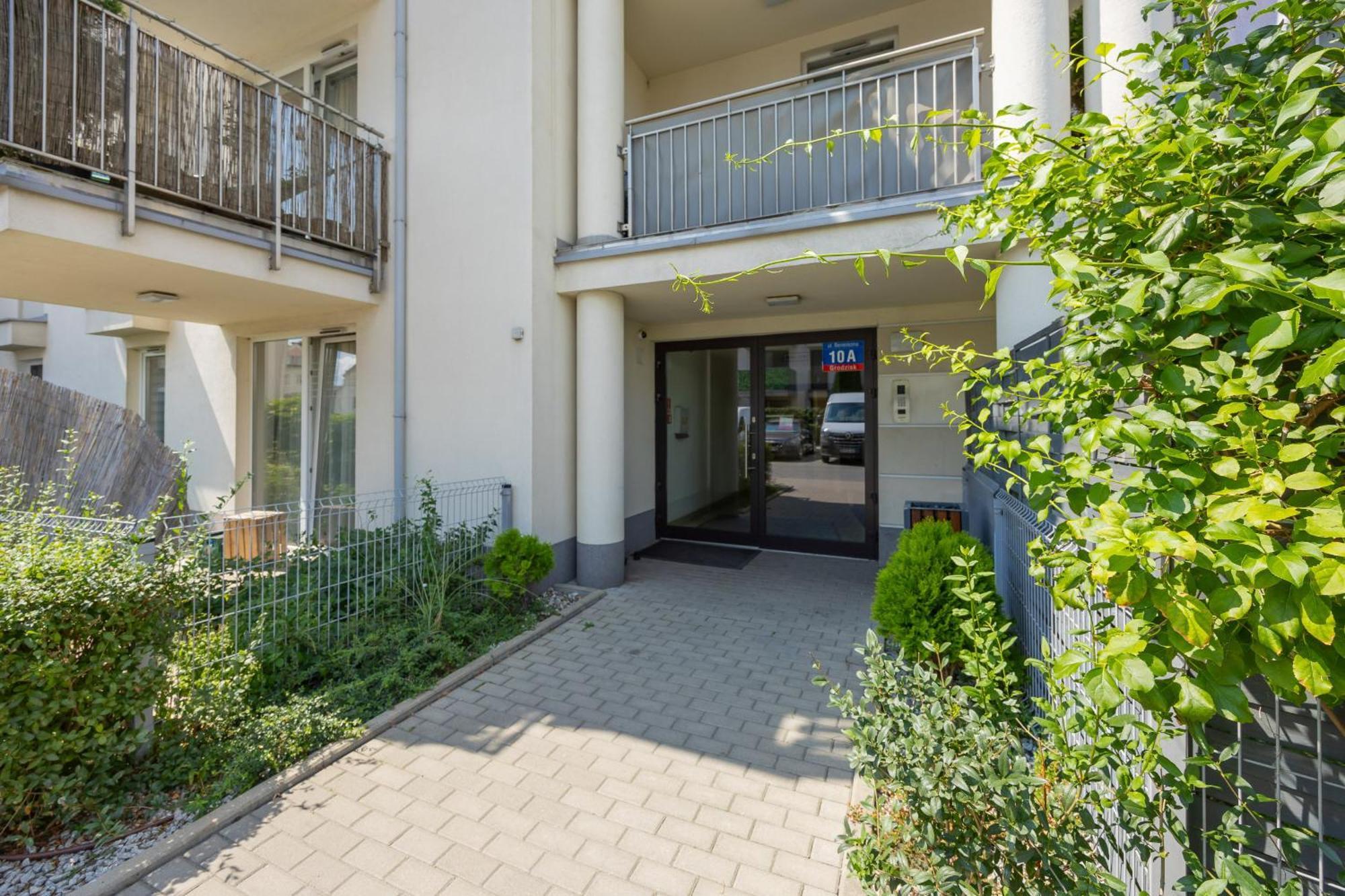 Apartment Exceptional With Parking And Garden By Renters