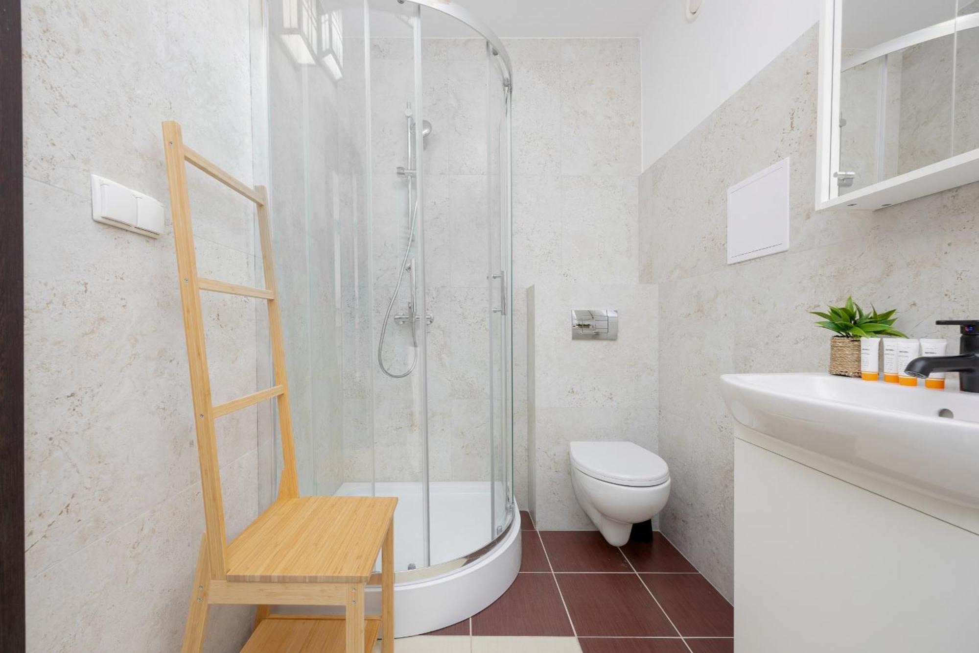 Exceptional With Parking And Garden By Renters *